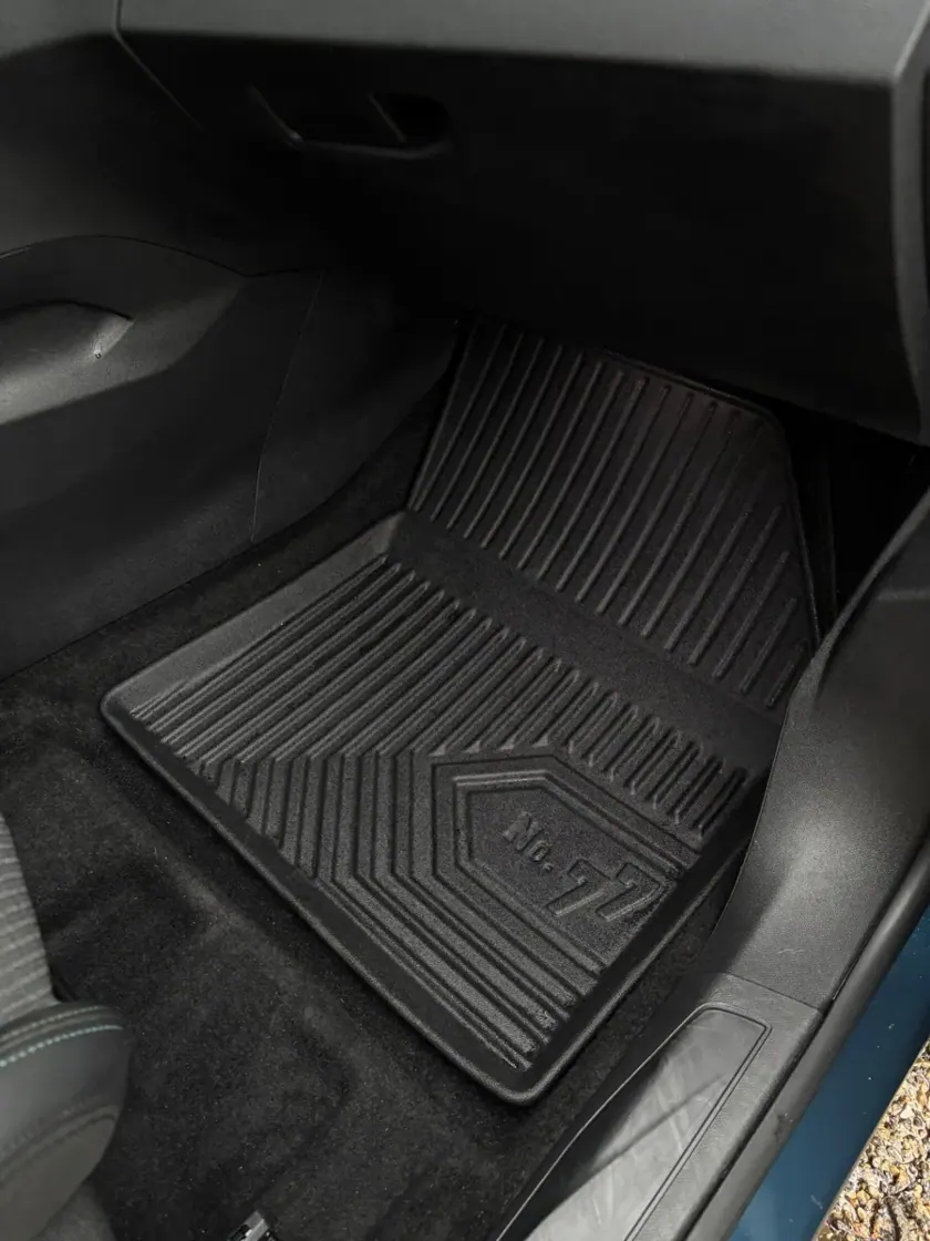 Tapis et plancher côté passager — réalisation Carshine