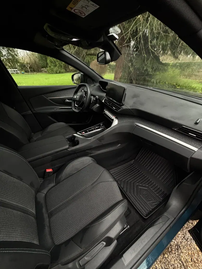 Sièges avant et habitacle — réalisation Carshine