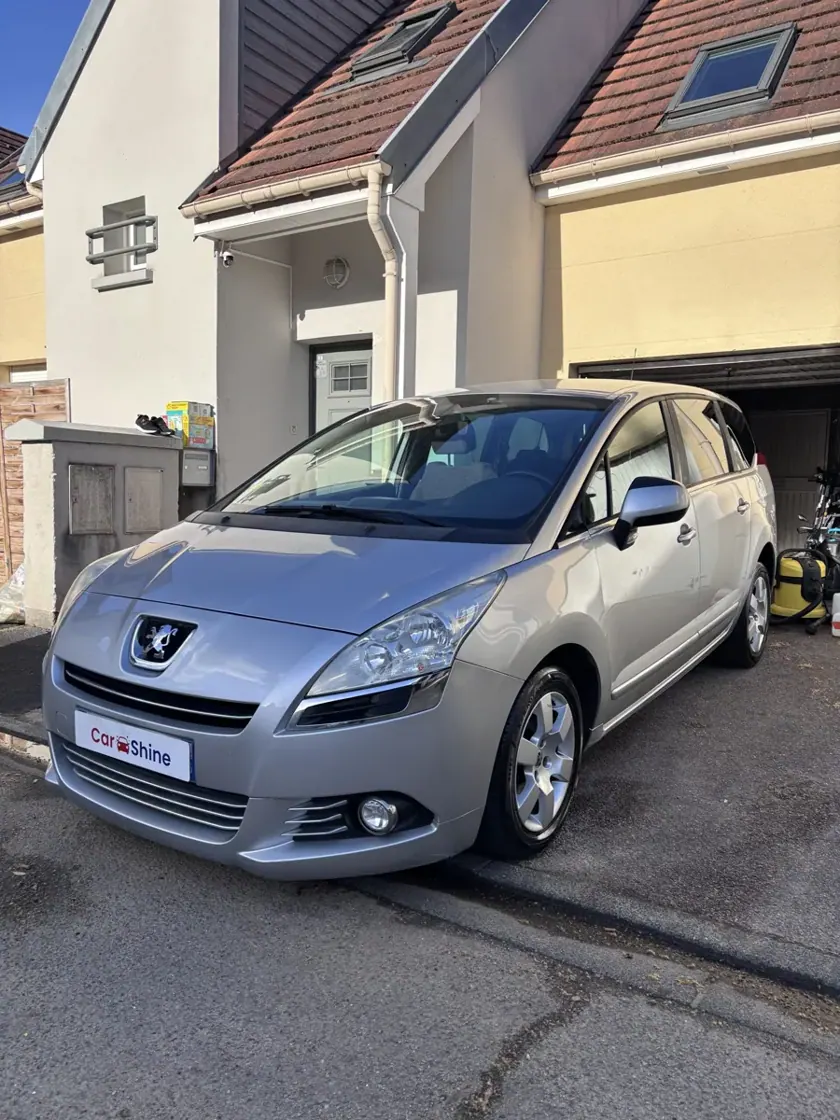 Véhicule gris, vue extérieure — réalisation Carshine