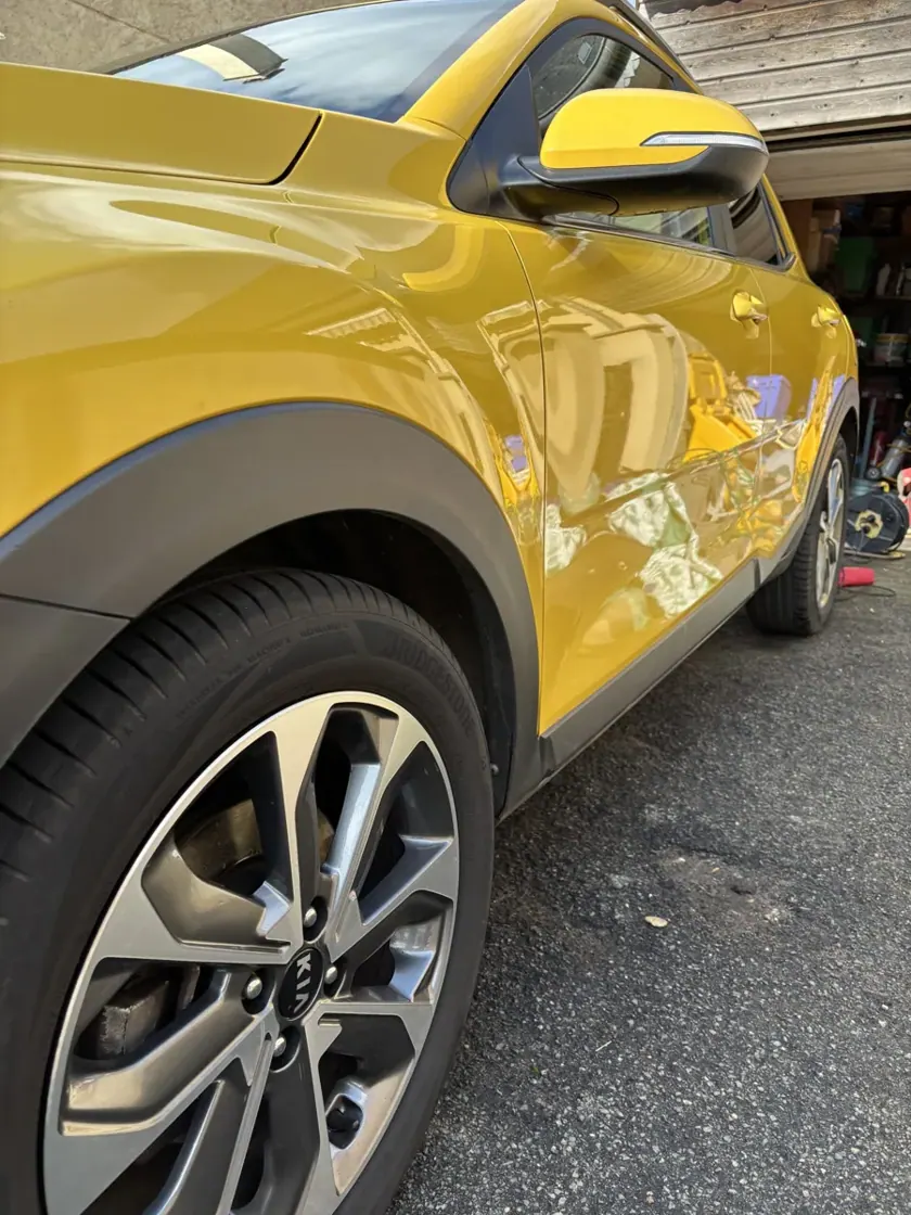 Aile et roue, carrosserie jaune — réalisation Carshine