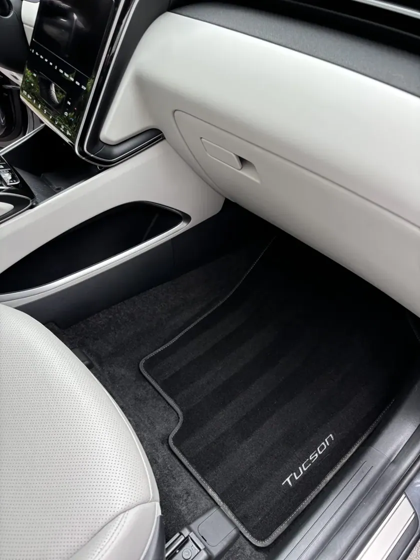 Plancher côté passager nettoyé — réalisation Carshine