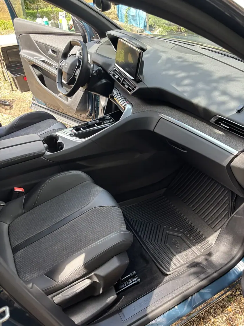 Habitacle du véhicule, vue conducteur — réalisation Carshine