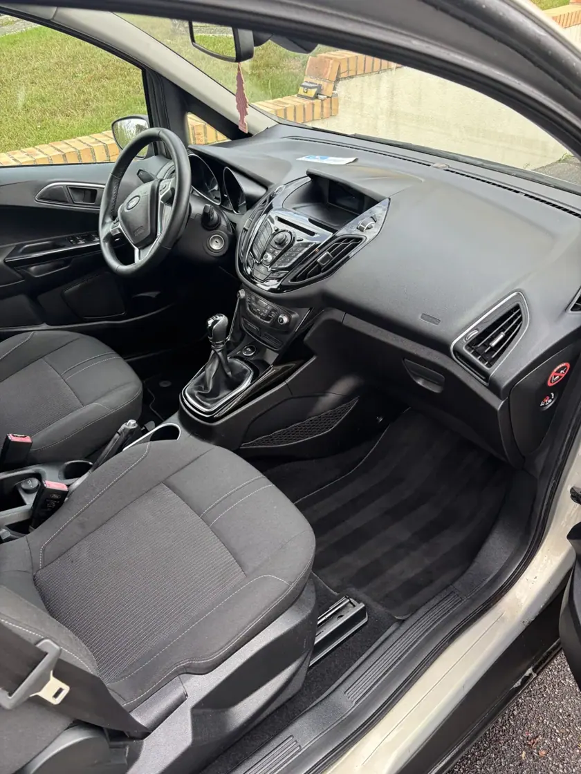 Habitacle et sièges en tissu — réalisation Carshine