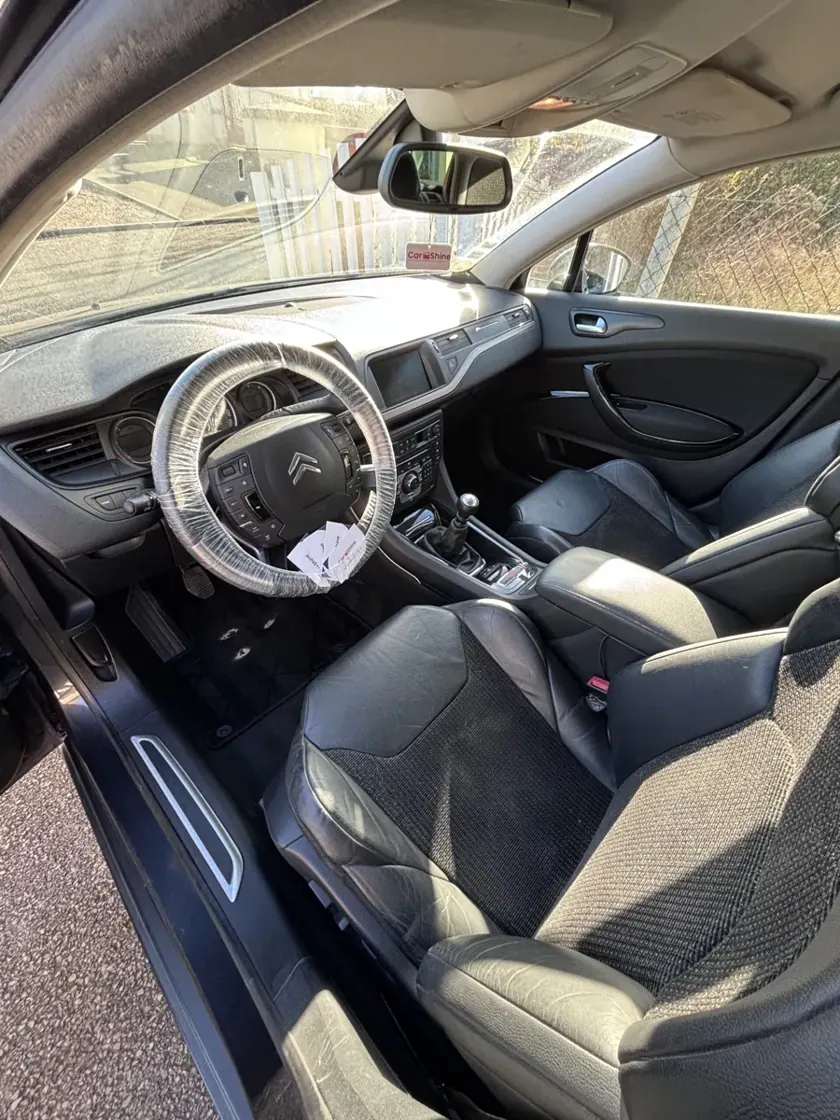 Siège et planche de bord — réalisation Carshine