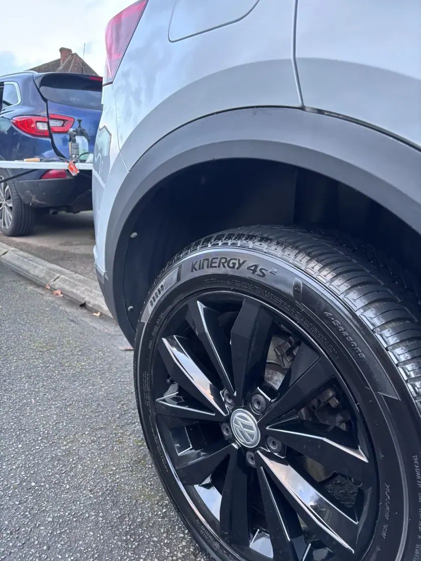Jante noire et carrosserie blanche — réalisation Carshine