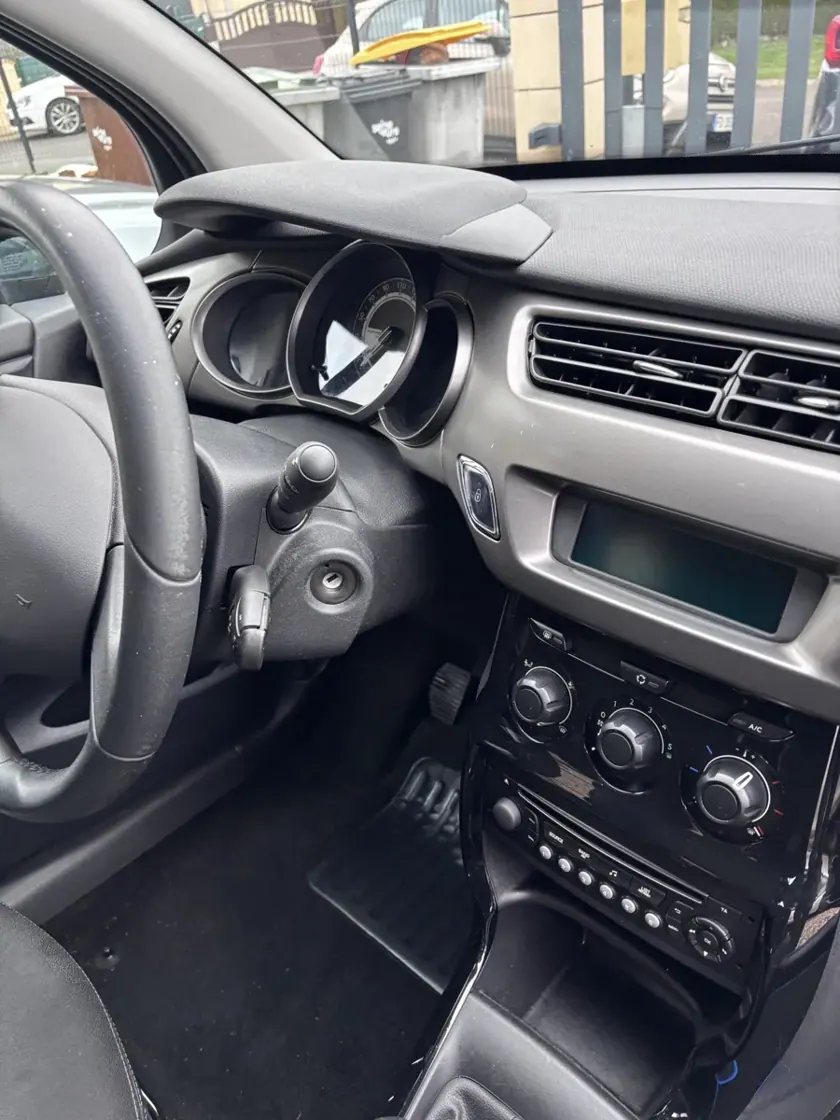 Tableau de bord et commande de climatisation — réalisation Carshine