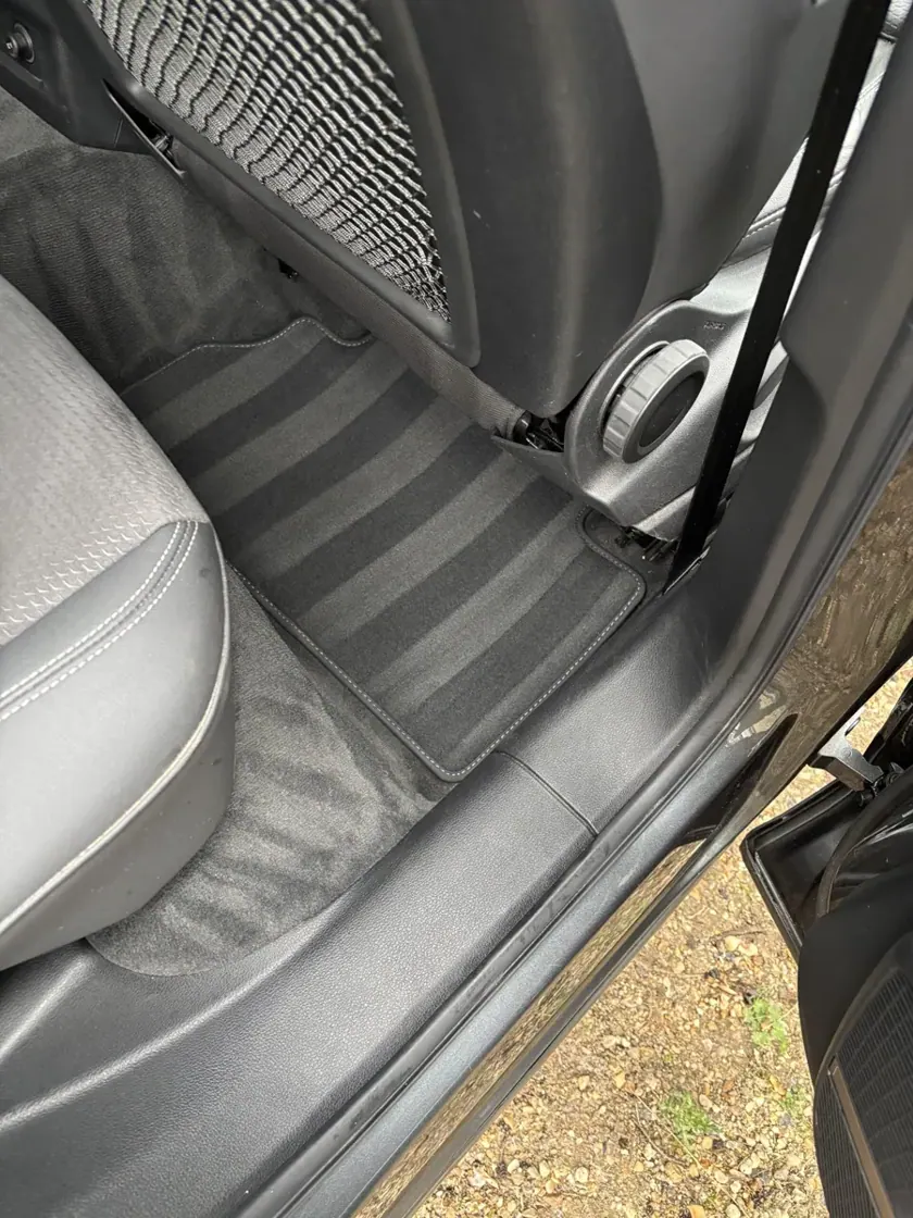 Seuil de porte nettoyé — réalisation Carshine