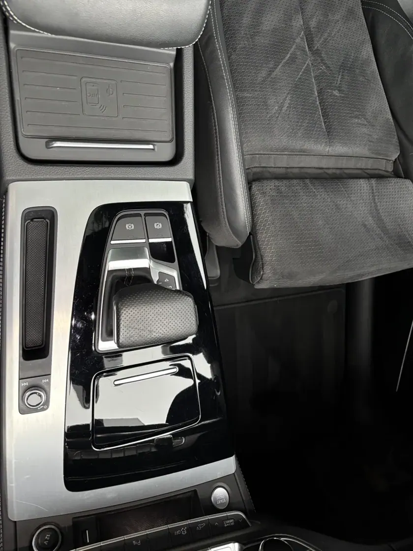 Porte-gobelets après nettoyage — réalisation Carshine